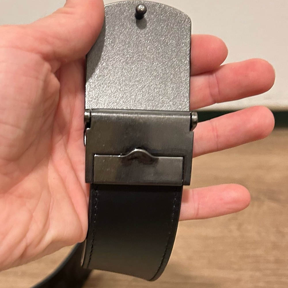 𝐄𝐔𝐂 𝐂𝐎𝐀𝐂𝐇 𝐑𝐞𝐯𝐞𝐫𝐬𝐢𝐛𝐥𝐞 𝐁𝐥𝐚𝐜𝐤 𝐋𝐞𝐚𝐭𝐡𝐞𝐫 𝐁𝐞𝐥𝐭 - Picture 6 of 16